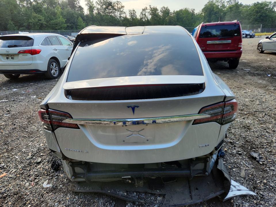 Photo 6 from auction – 2018 TESLA MODEL X with VIN 5YJXCAE22JF101260