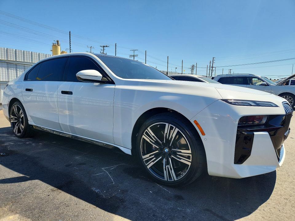 Photo 4 from auction – 2023 BMW 740 with VIN WBA23EH03PCL71161