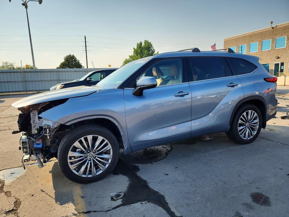 TOYOTA HIGHLANDER 2021 with VIN 5TDFZRBH1MS087174 - Photo from auction