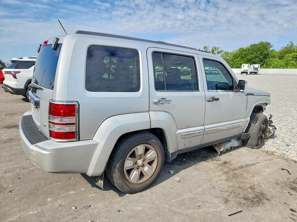 Photo 3 from auction – 2008 JEEP LIBERTY with VIN 1J8GP28K28W272451
