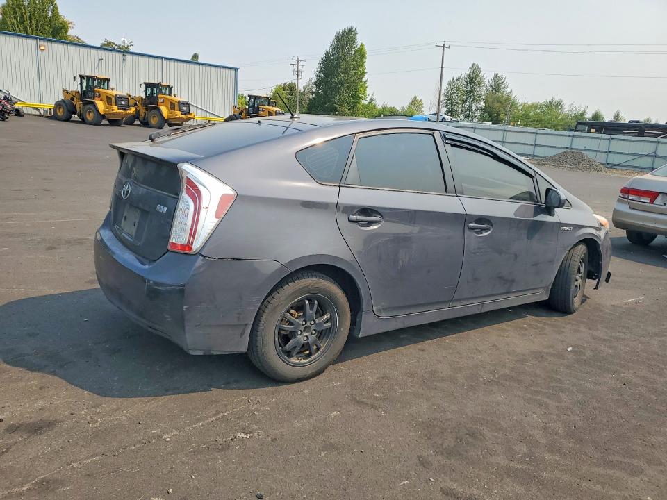 Photo 3 from auction – 2015 TOYOTA PRIUS with VIN JTDKN3DU1F0479630