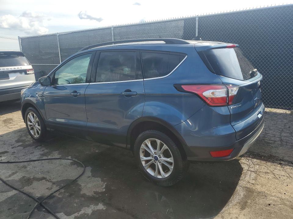 Photo 2 from auction – 2018 FORD ESCAPE with VIN 1FMCU0GD2JUC69570