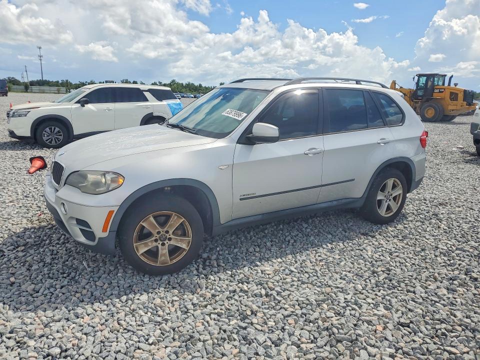BMW X5 2013 with VIN 5UXZV4C56D0B01381 - Photo from auction