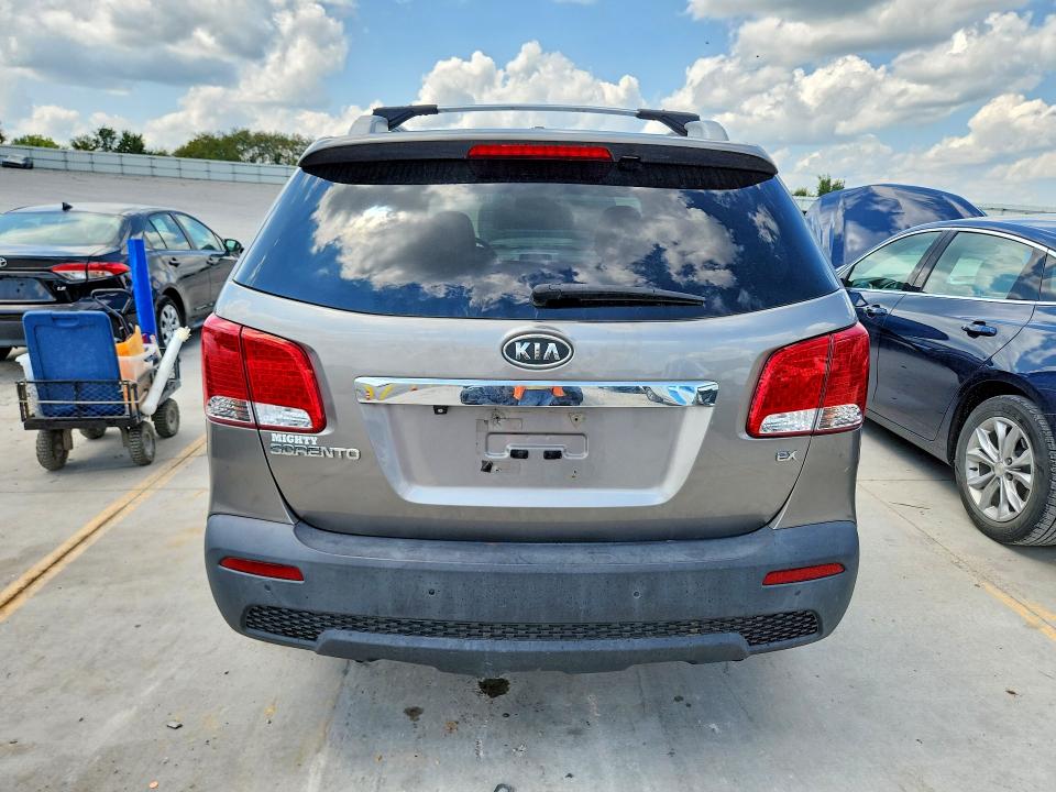 Photo 6 from auction – 2012 KIA SORENTO with VIN 5XYKUDA65CG222958