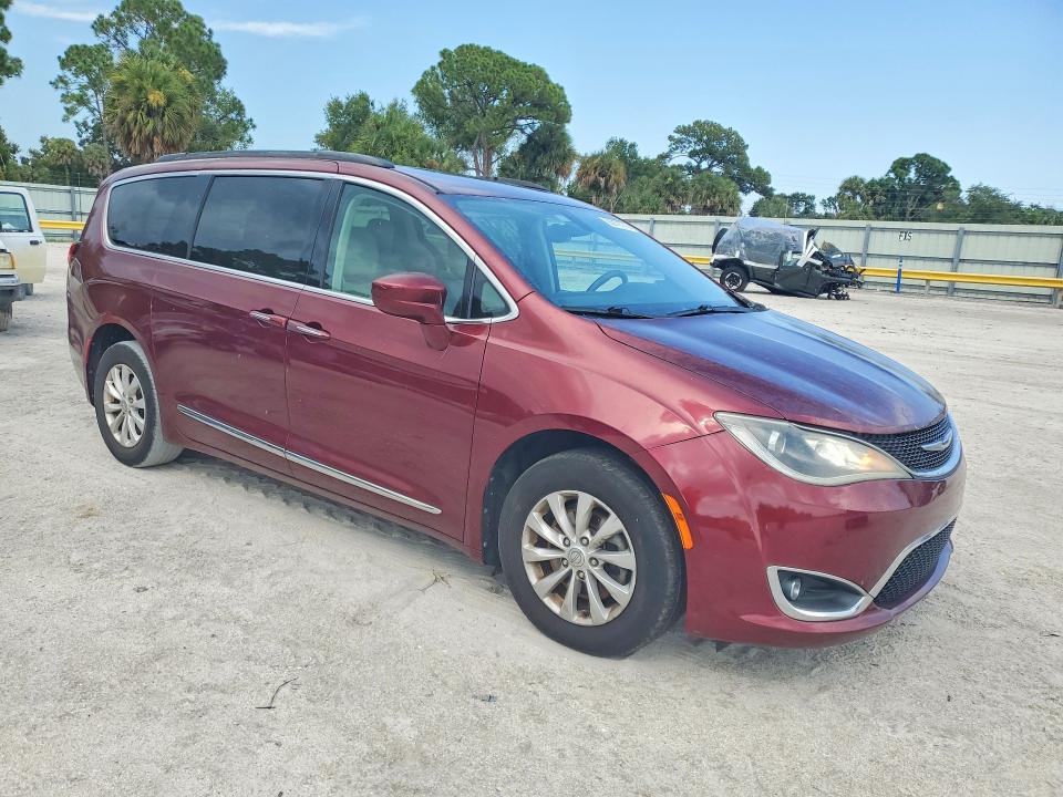 Photo 4 from auction – 2017 CHRYSLER PACIFICA with VIN 2C4RC1BG6HR534068