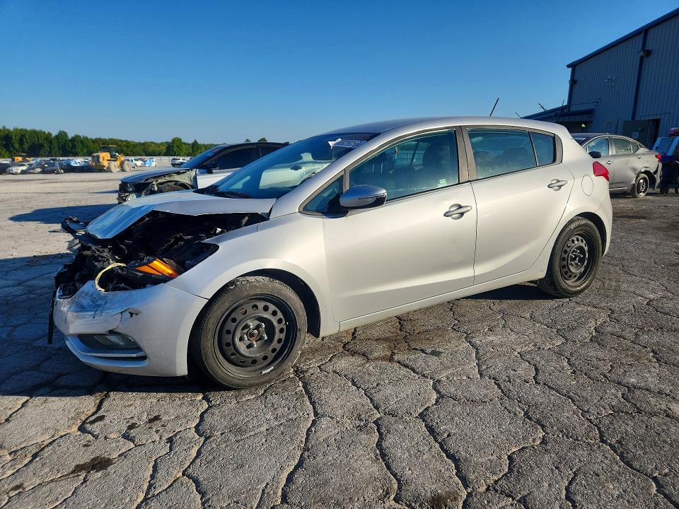 KIA FORTE5 2016 with VIN KNAFK5A89G5621575 - Photo from auction