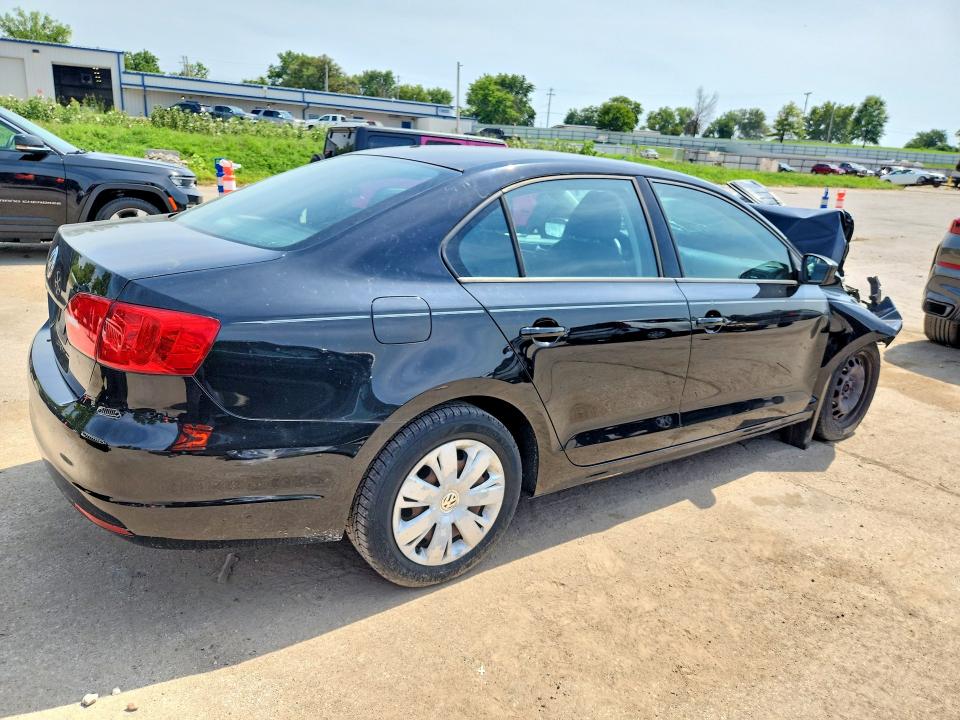 Photo 3 from auction – 2013 VOLKSWAGEN JETTA with VIN 3VW2K7AJ2DM361393