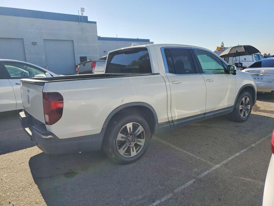 Photo 3 from auction – 2018 HONDA RIDGELINE with VIN 5FPYK2F69JB000612