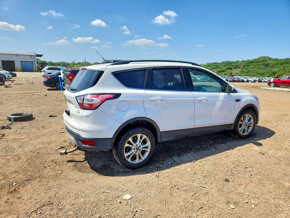 Foto 3 de la subasta – 2017 FORD ESCAPE con VIN 1FMCU9GD5HUD10997