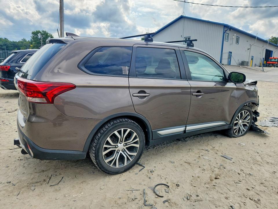 Photo 3 from auction – 2018 MITSUBISHI OUTLANDER with VIN JA4AD2A34JZ049755