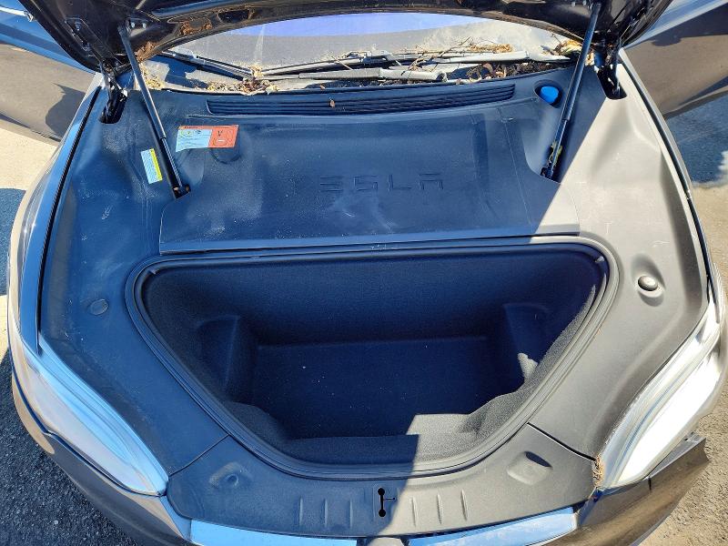 Снимка 11 от търг – 2017 TESLA MODEL S с VIN 5YJSA1E26HF192494