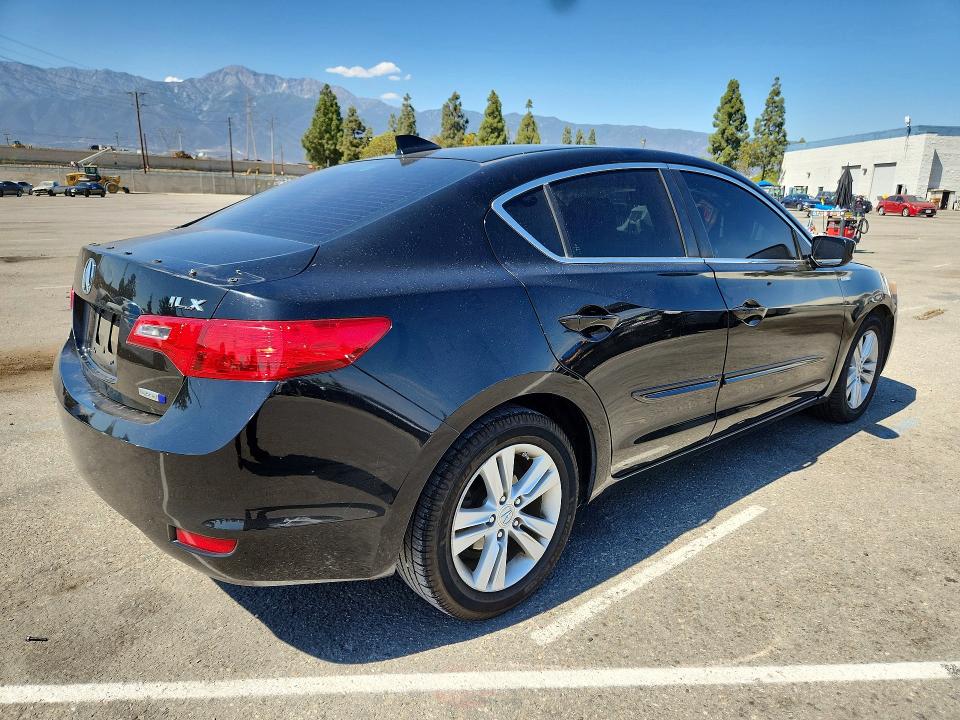 Photo 3 from auction – 2013 ACURA ILX with VIN 19VDE3F75DE300146