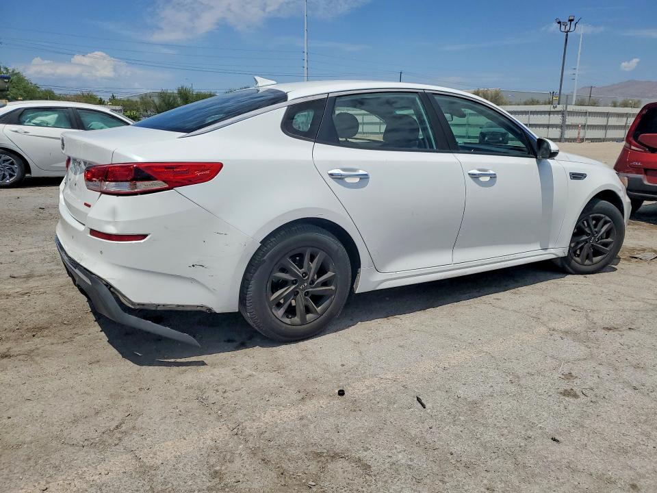 Photo 3 from auction – 2019 KIA OPTIMA with VIN 5XXGT4L38KG377583