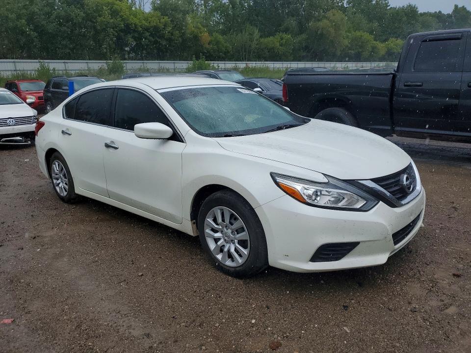 Photo 4 from auction – 2016 NISSAN ALTIMA with VIN 1N4AL3AP8GN336782