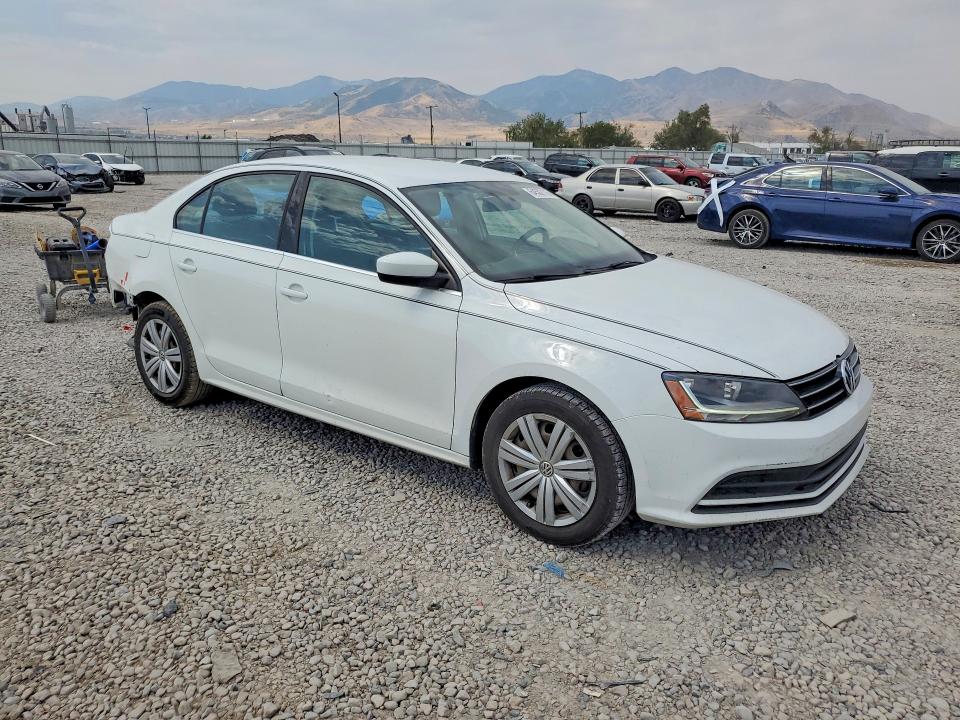 Photo 4 from auction – 2017 VOLKSWAGEN JETTA with VIN 3VW2B7AJ5HM214667