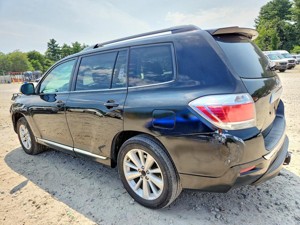 Photo 2 from auction – 2011 TOYOTA HIGHLANDER with VIN JTEBC3EHXB2003653