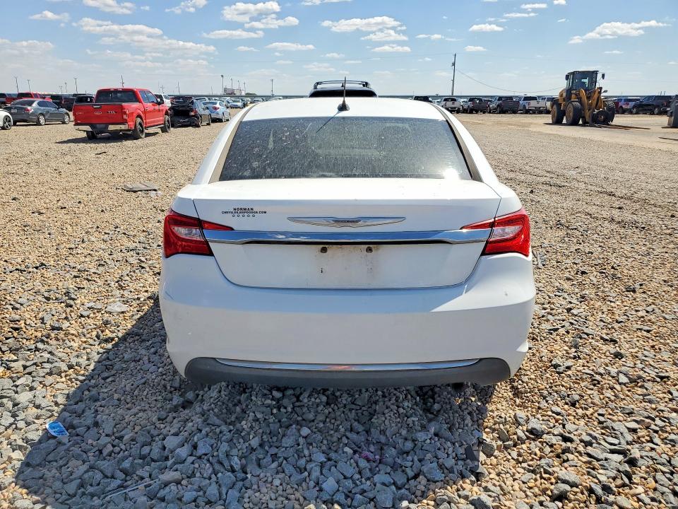 Foto 6 de la subasta – 2011 CHRYSLER 200 con VIN 1C3BC1FB7BN614830