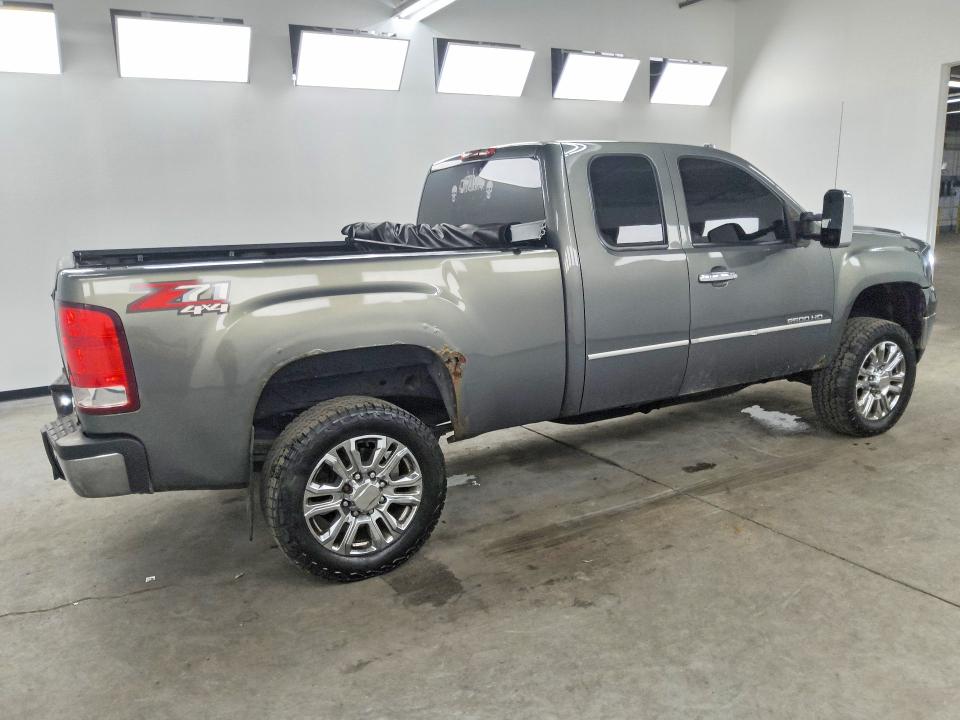 Photo 3 from auction – 2011 GMC SIERRA with VIN 1GT220C82BZ301923