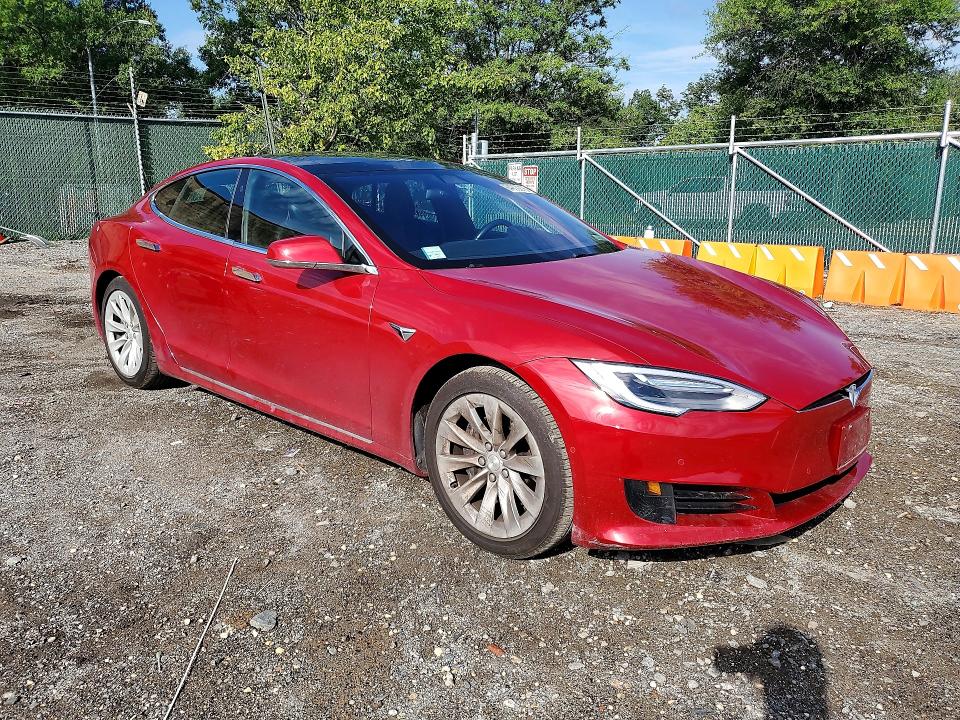 Zdjęcie 4 z aukcji – 2017 TESLA MODEL S z VIN 5YJSA1E24HF209390