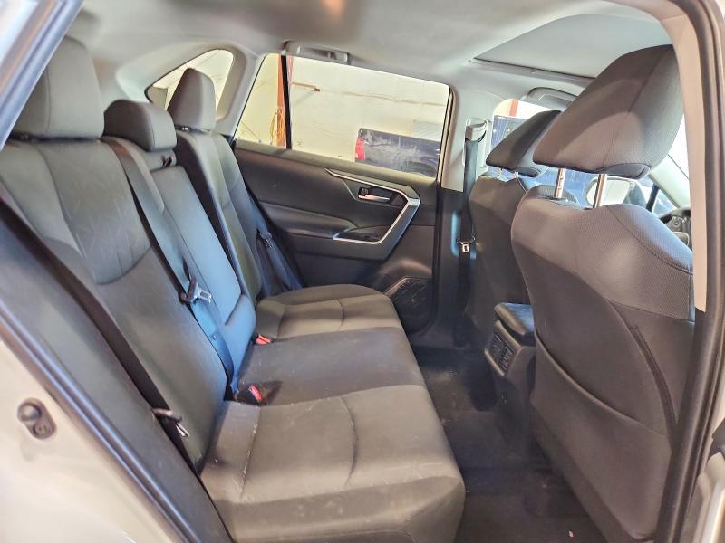 Photo 11 from auction – 2019 TOYOTA RAV4 with VIN 2T3P1RFVXKW034691