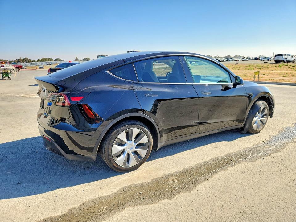 Фото 3 с аукциона – 2023 TESLA MODEL Y с VIN 7SAYGAEE4PF640560