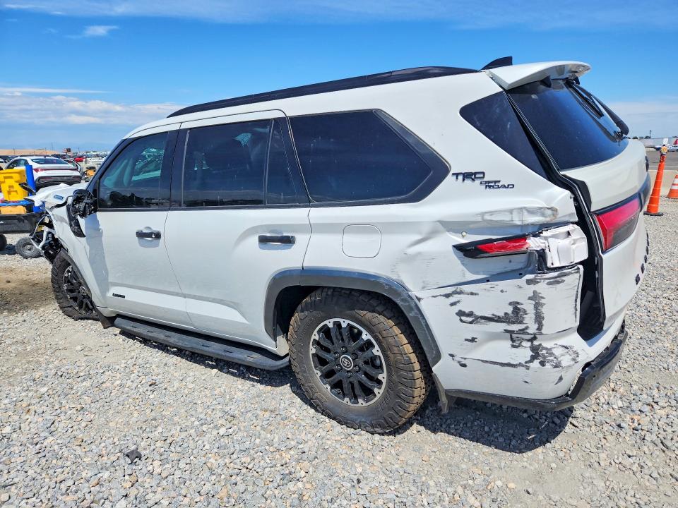 Photo 2 from auction – 2023 TOYOTA SEQUOIA with VIN 7SVAAABA2PX004085