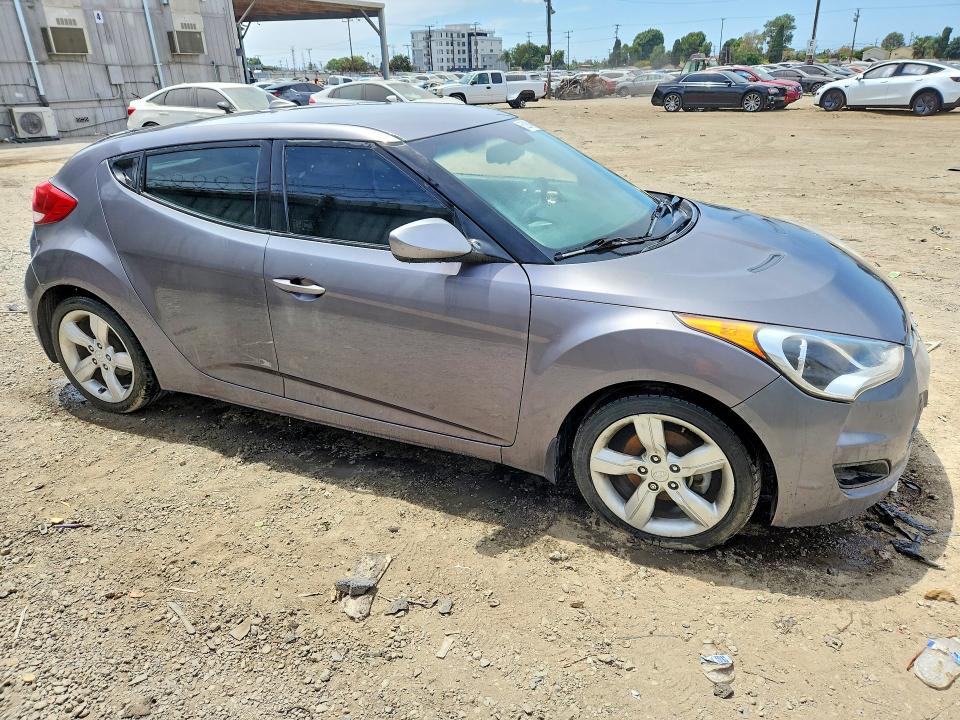 Photo 4 from auction – 2013 HYUNDAI VELOSTER with VIN KMHTC6AD8DU095491