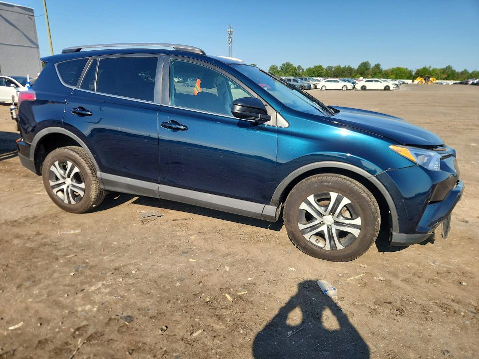 Снимка 4 от търг – 2018 TOYOTA RAV4 с VIN 2T3BFREV1JW810136