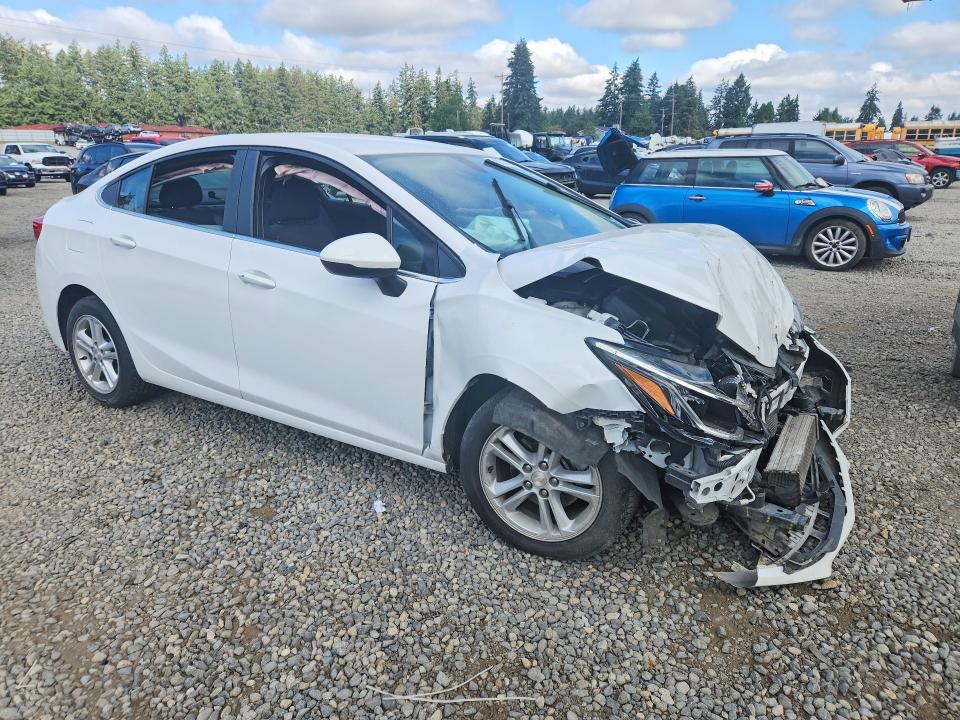 Photo 4 from auction – 2018 CHEVROLET CRUZE with VIN 1G1BE5SM1J7209028