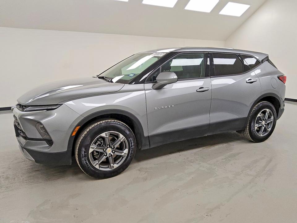 CHEVROLET BLAZER 2026 with VIN 3GNKBCR46TS153965 - Photo from auction