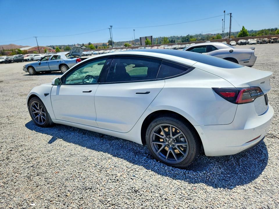 صورة رقم 2 من المزاد - 2022 TESLA MODEL 3 مع VIN 5YJ3E1EB0NF197131