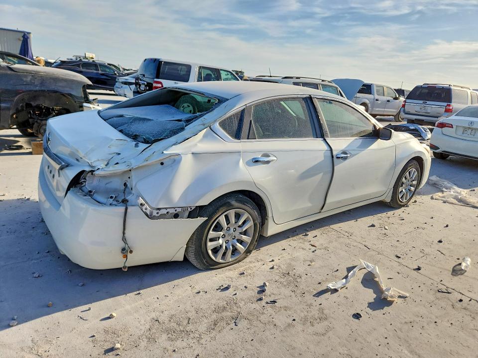 Photo 3 from auction – 2015 NISSAN ALTIMA with VIN 1N4AL3AP9FC272617