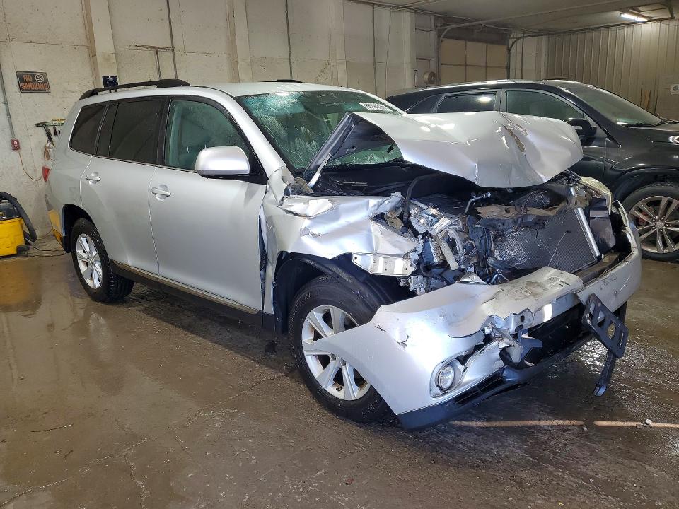 Photo 4 from auction – 2012 TOYOTA HIGHLANDER with VIN 5TDBK3EH9CS165453