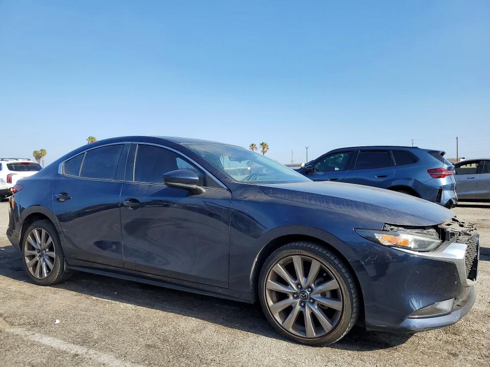 Photo 4 from auction – 2019 MAZDA 3 with VIN 3MZBPADL3KM112500