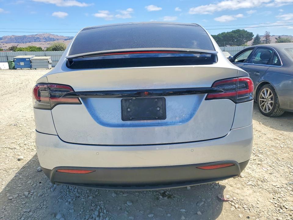 Foto 6 de la subasta – 2018 TESLA MODEL X con VIN 5YJXCAE25JF120031