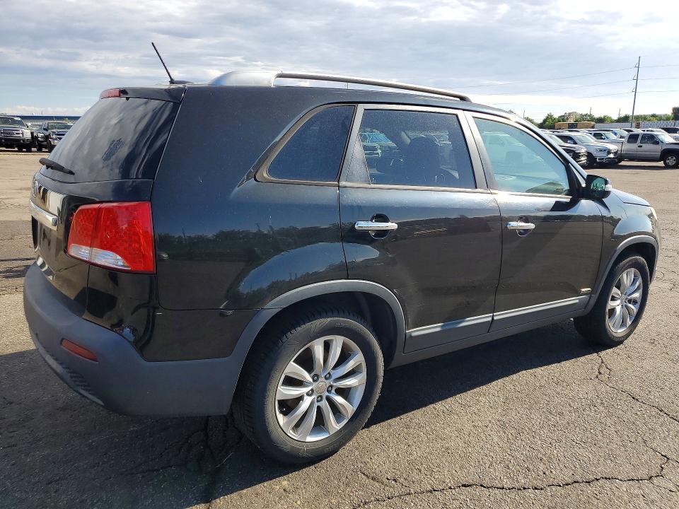 Photo 3 from auction – 2011 KIA SORENTO with VIN 5XYKTDA27BG049829