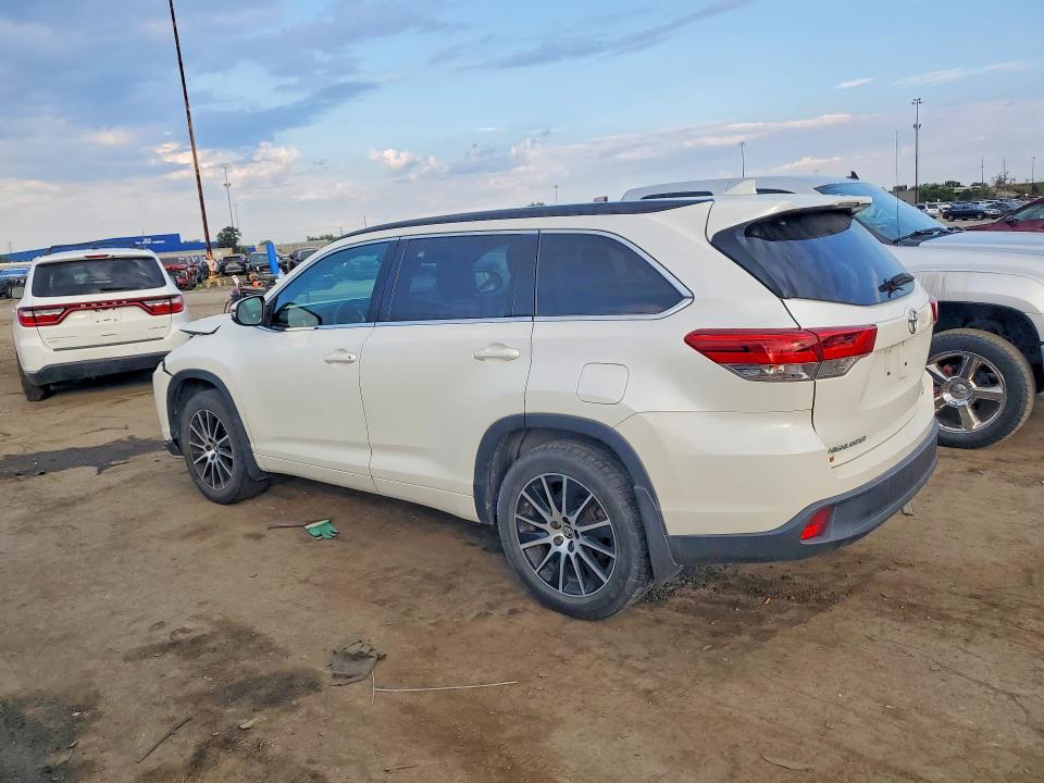 Photo 2 from auction – 2018 TOYOTA HIGHLANDER with VIN 5TDJZRFHXJS851801