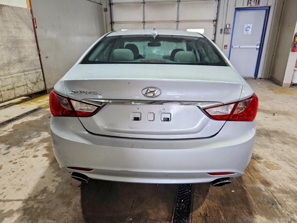 Снимка 6 от търг – 2011 HYUNDAI SONATA с VIN 5NPEC4AC0BH117371