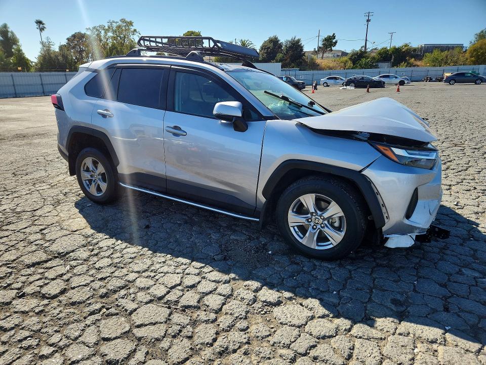 Photo 4 from auction – 2022 TOYOTA RAV4 with VIN 2T3W1RFV5NC208765