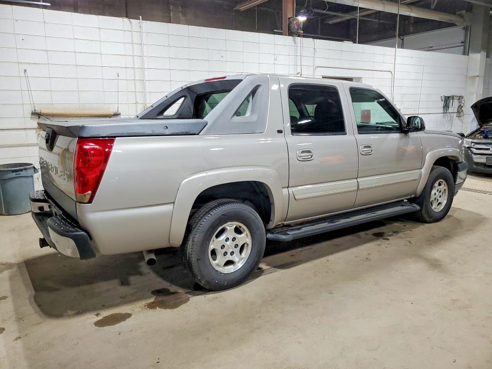 Photo 3 from auction – 2005 CHEVROLET AVALANCHE with VIN 3GNEK12Z55G233741