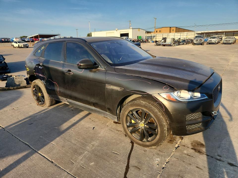 Photo 4 from auction – 2017 JAGUAR F-PACE with VIN SADCJ2BV2HA492491
