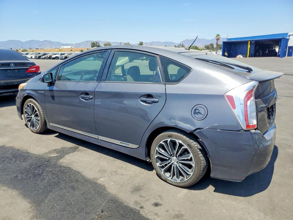 Photo 2 from auction – 2013 TOYOTA PRIUS with VIN JTDKN3DU0D1678000