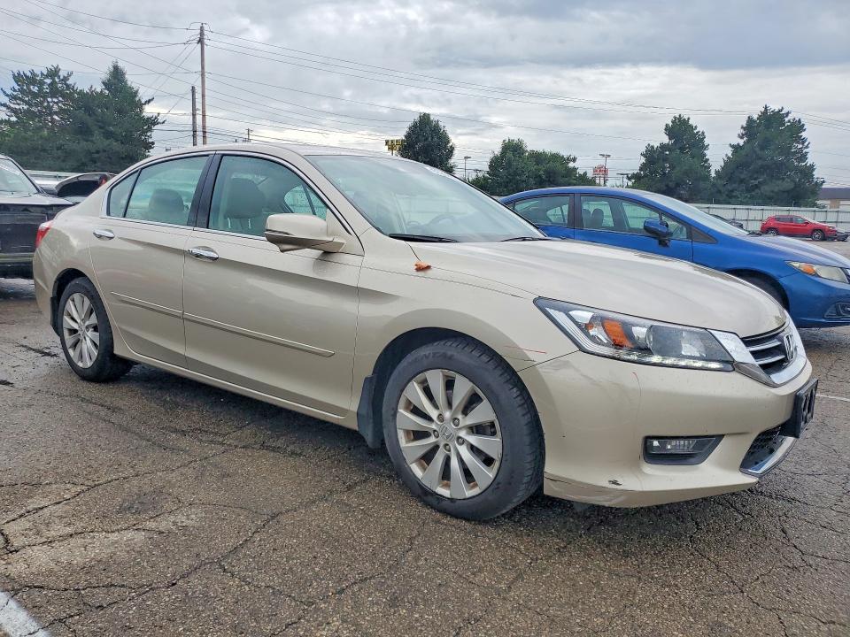 Photo 4 from auction – 2015 HONDA ACCORD with VIN 1HGCR3F87FA028142