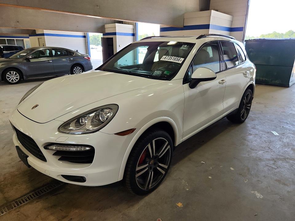 2014 PORSCHE CAYENNE