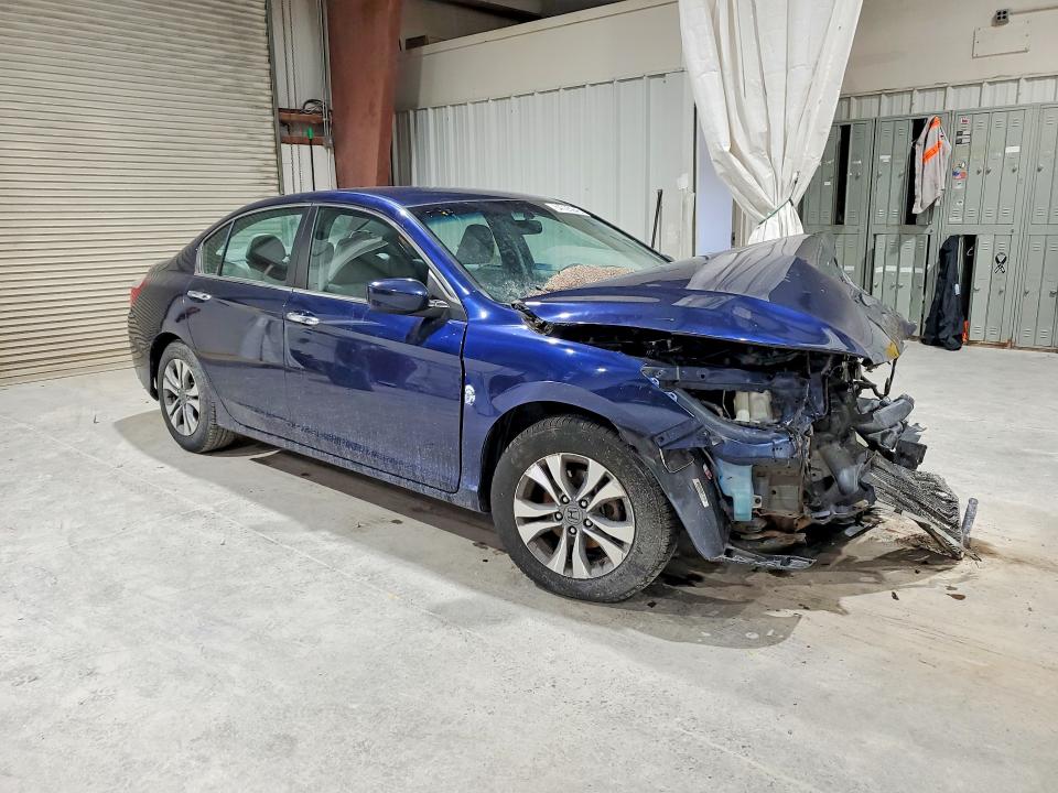 Photo 4 from auction – 2015 HONDA ACCORD with VIN 1HGCR2F30FA017238