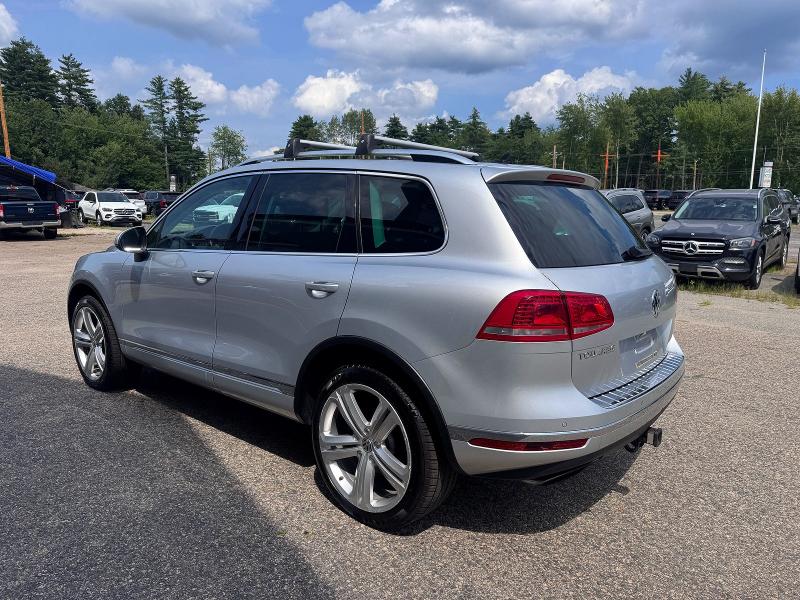 Photo 3 from auction – 2017 VOLKSWAGEN TOUAREG with VIN WVGGF7BP8HD001557