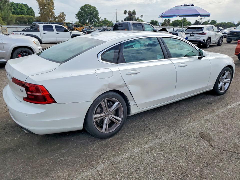 Photo 3 from auction – 2018 VOLVO S90 with VIN LVY982AK5JP030818