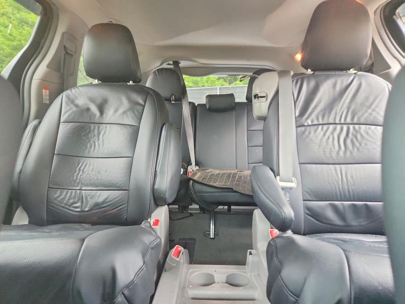 Photo 10 from auction – 2017 TOYOTA SIENNA with VIN 5TDKZ3DC9HS832143