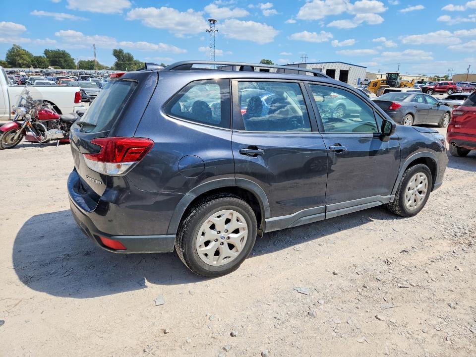 Photo 3 from auction – 2019 SUBARU FORESTER with VIN JF2SKACC5KH475731