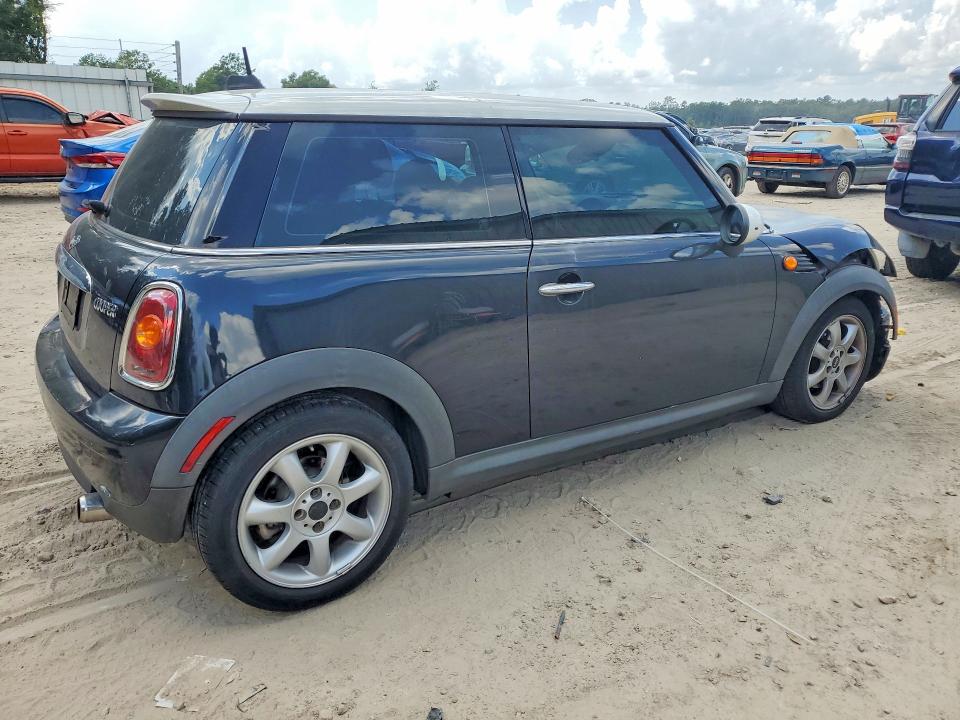 Photo 3 from auction – 2007 MINI COOPER with VIN WMWMF33547TU62706